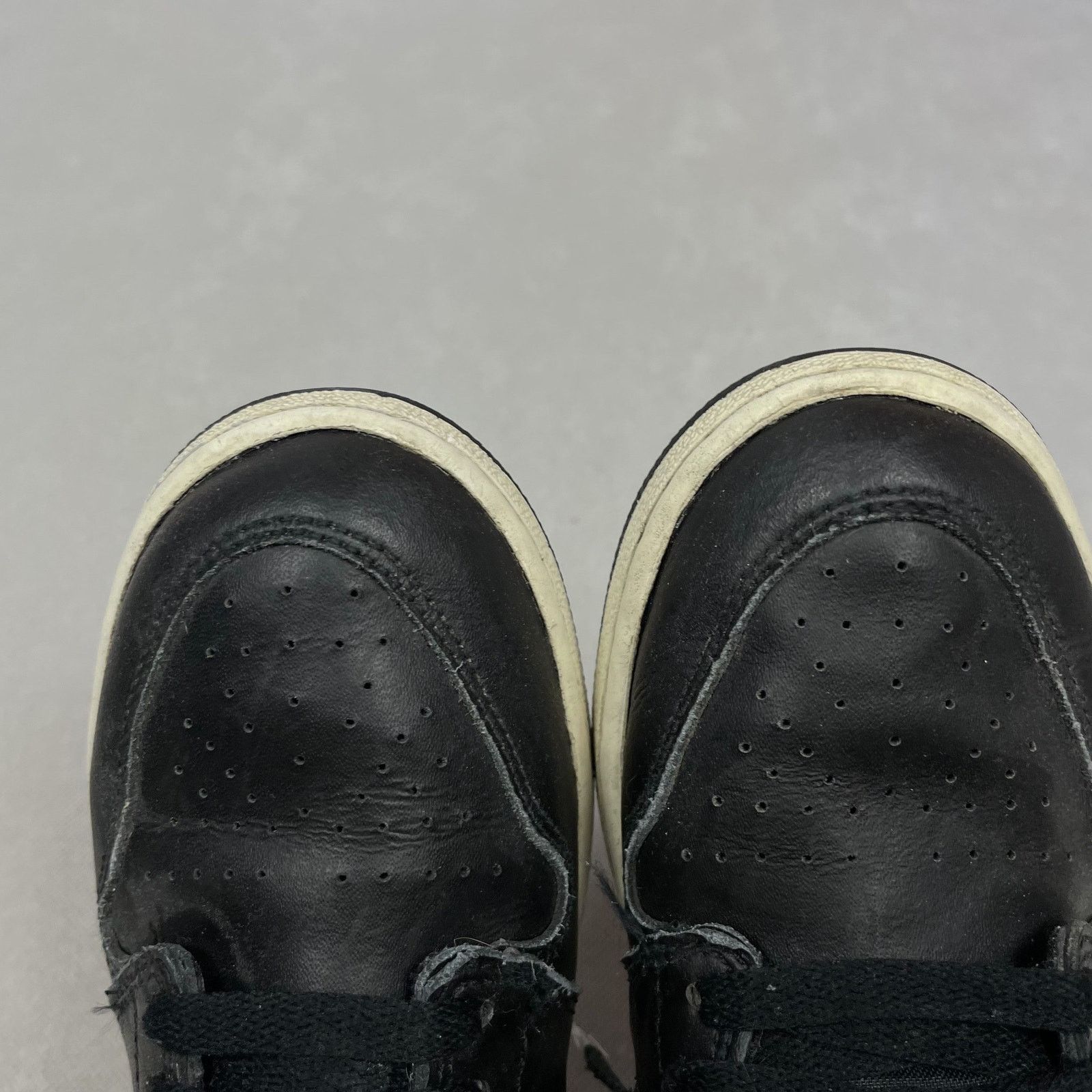 Nike Nike Air Jordan 1 Retro High OG BG 575441-011 Black Shoes 5 Size US 5 / EU 37 - 5 Thumbnail