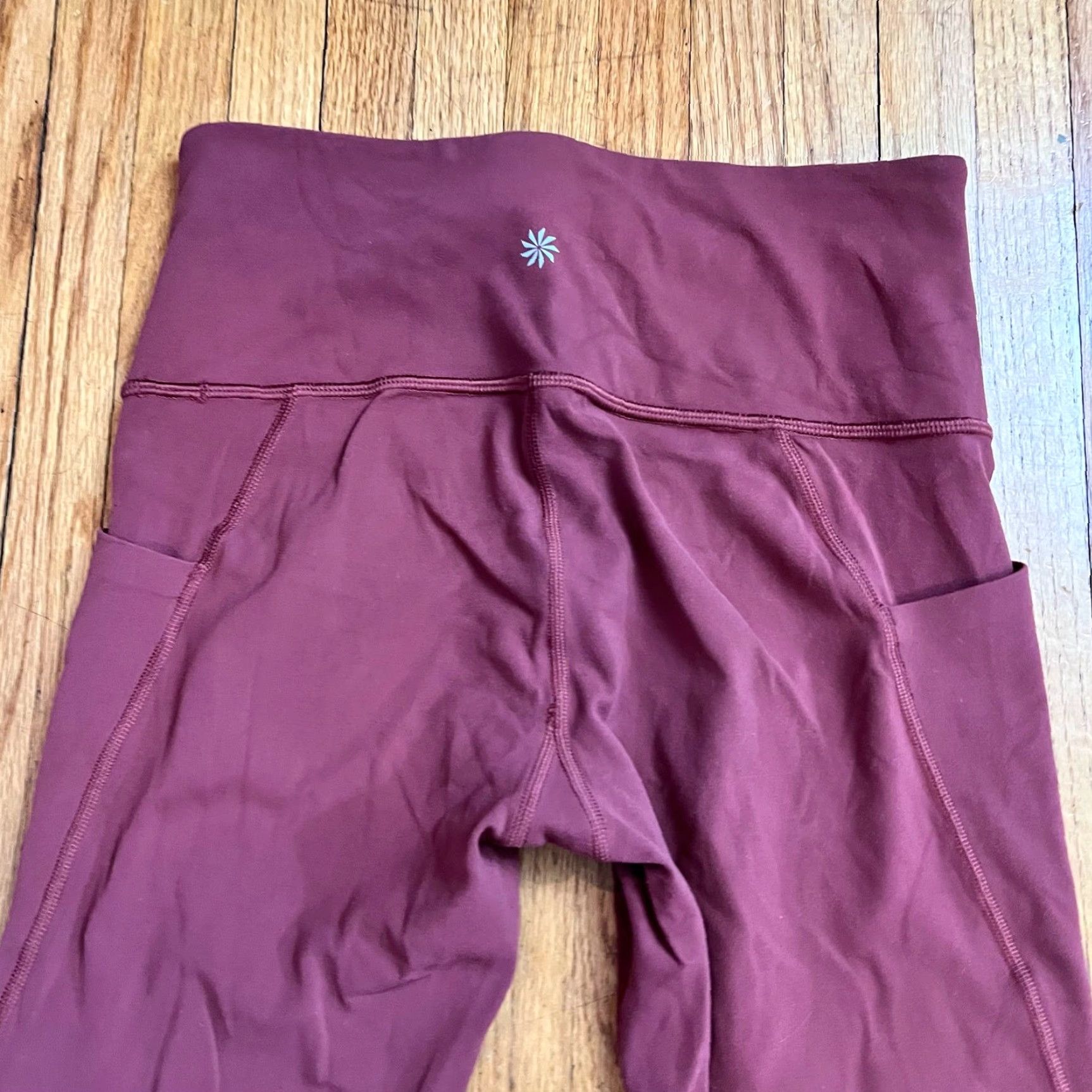 Athleta Athleta Leggings Cropped Womens Small Stash Pocket Salutation Crop S Red Women Size 28" / US 6 / IT 42 - 4 Thumbnail
