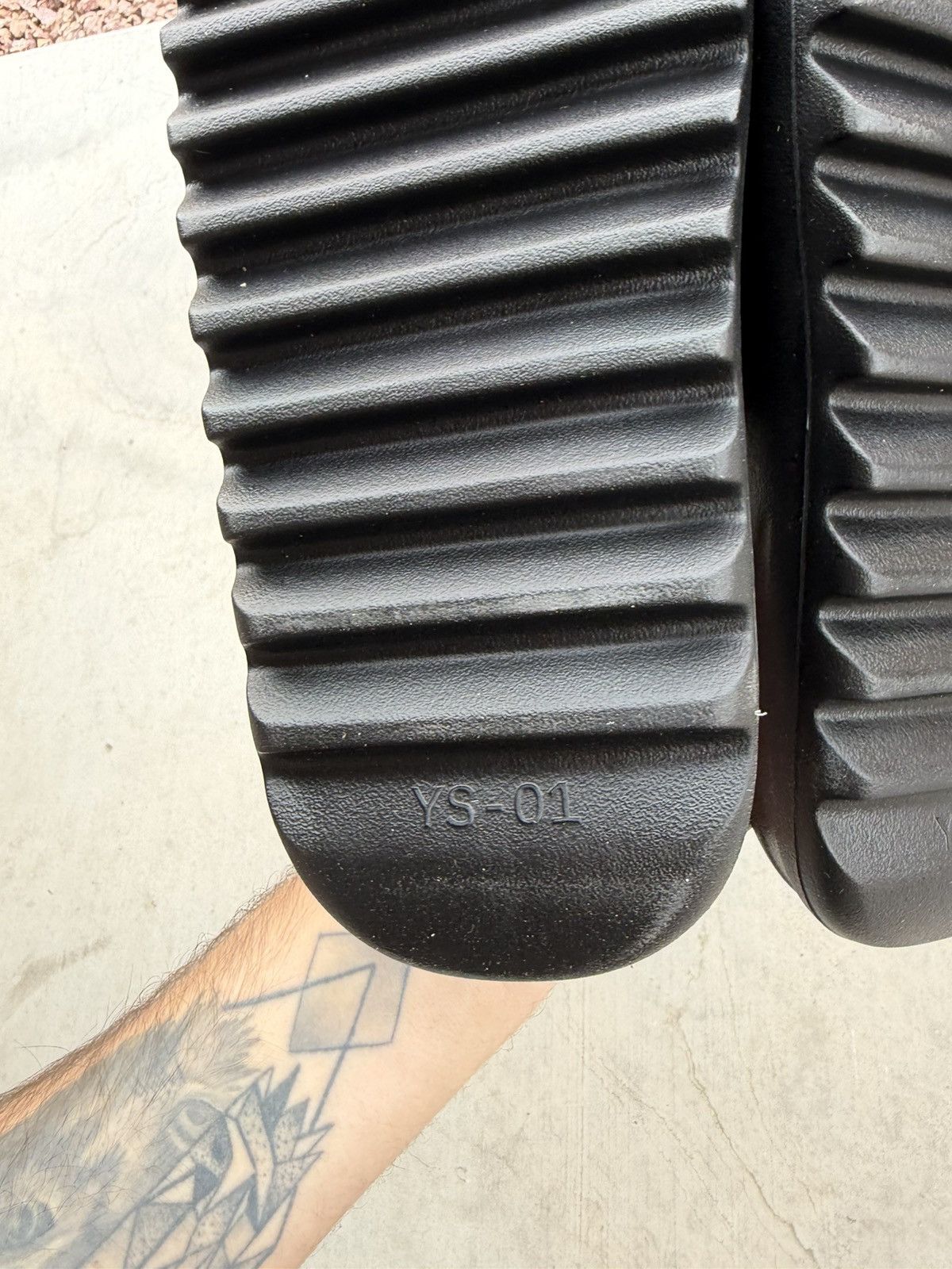 Yeezy Yeezy YS-01 Black Slide Men’s Size 7 Mens Brand New Size US 7 / EU 40 - 6 Thumbnail