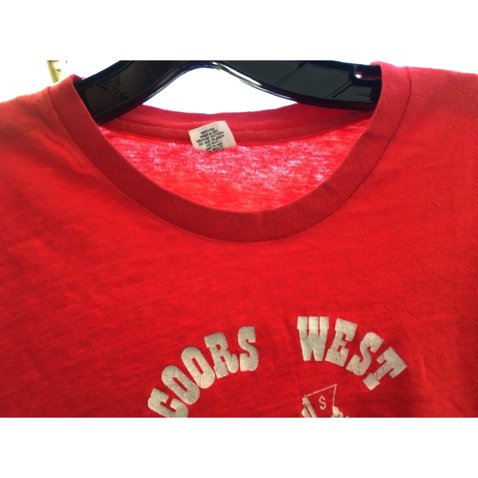 Hanes VINTAGE Hanes XL 46-48 Red 100% Cotton T-Shirt Graphic Tee Men 70s 1970s USA United States Short Sleeve Size US XL / EU 56 / 4 - 2 Thumbnail