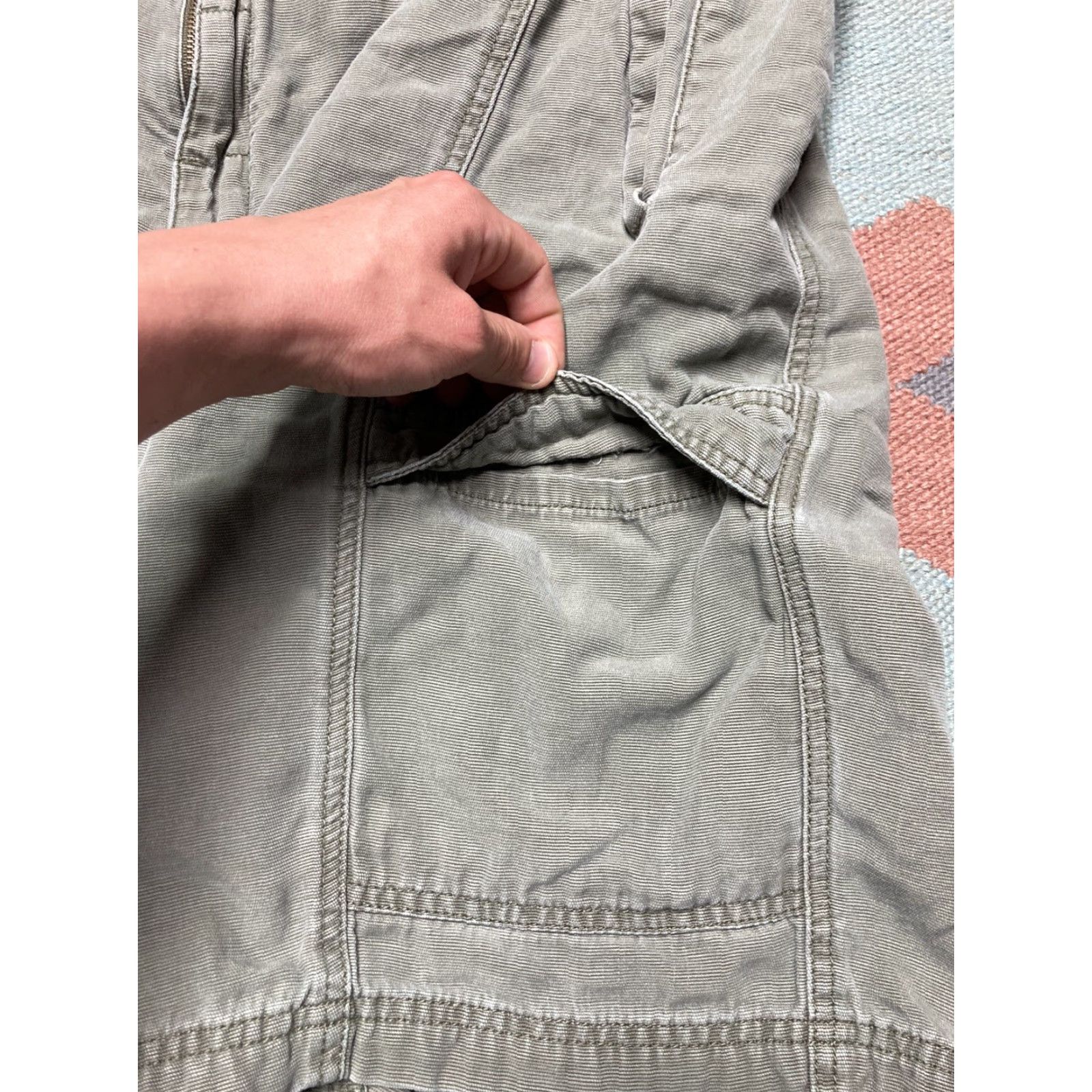 Tommy Bahama Tommy Bahama Relax Cargo Shorts Men 42 Gray Flat Front Pockets Casual 9" Inseam EUC Mens Size US 41 - 3 Thumbnail