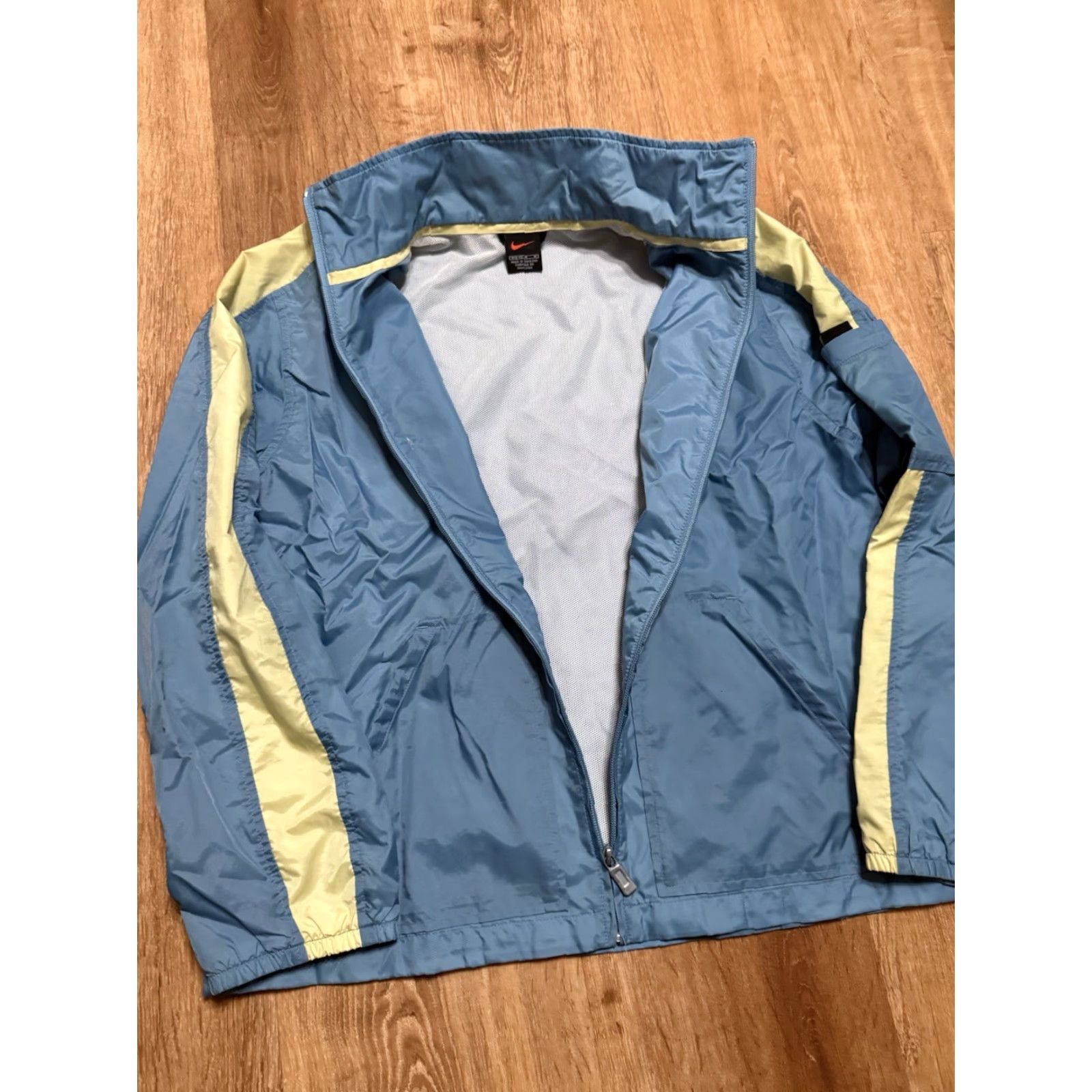 Nike VINTAGE Nike Windbreaker Full Zip Jacket Womens Medium Light Blue M Blue Windbreaker Womens Medium Nike Full Zip Jackets Size M / US 6-8 / IT 42-44 - 4 Thumbnail