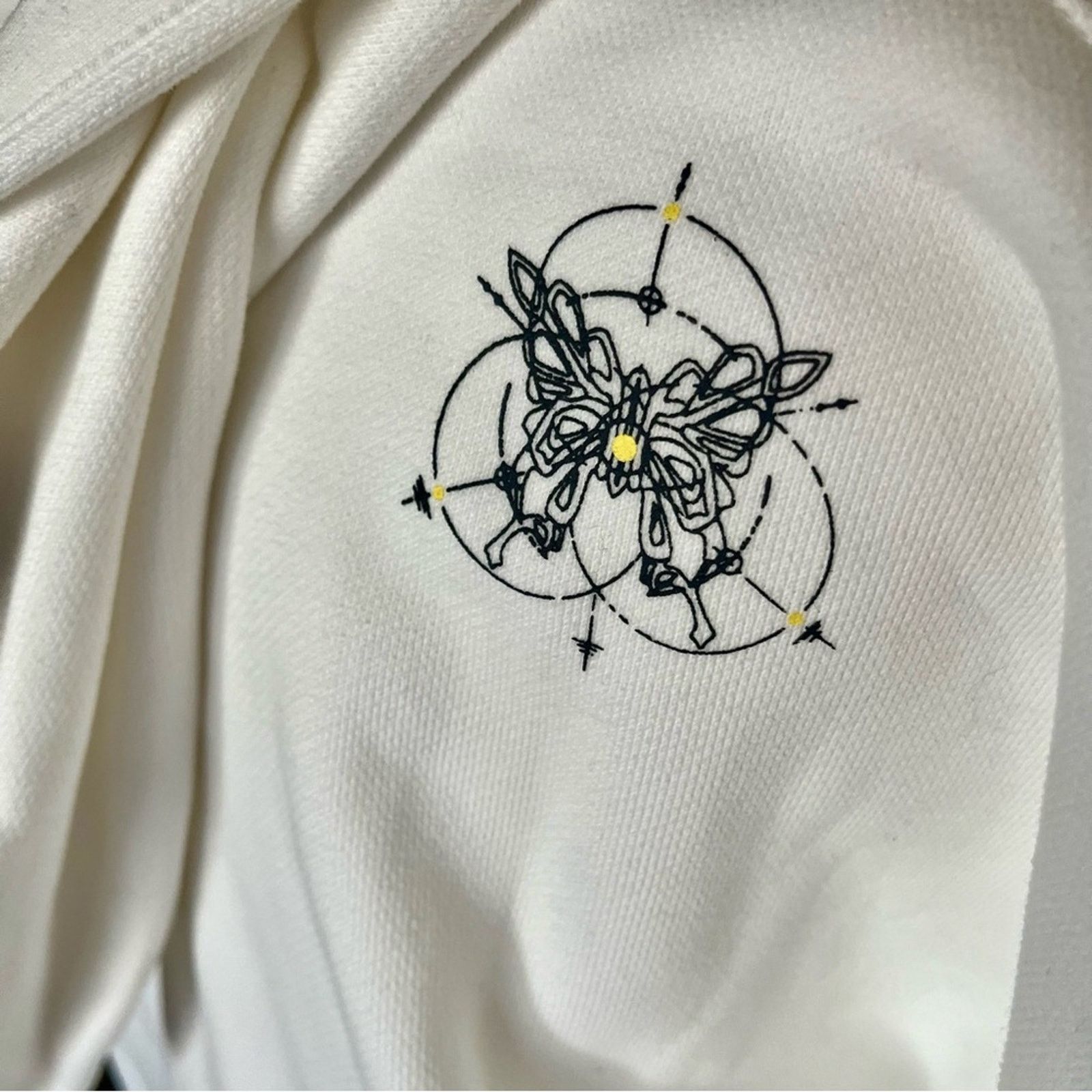 DISCOVERED Women's White Heavyweight Hoodie Butterfly DMCkal Fashion Size M / US 6-8 / IT 42-44 - 4 Thumbnail