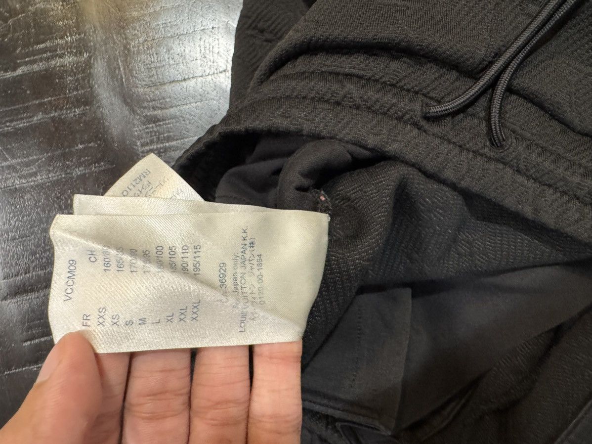 Louis Vuitton Louis Vuitton monogram embossed track pants black Size US 33 - 13 Thumbnail