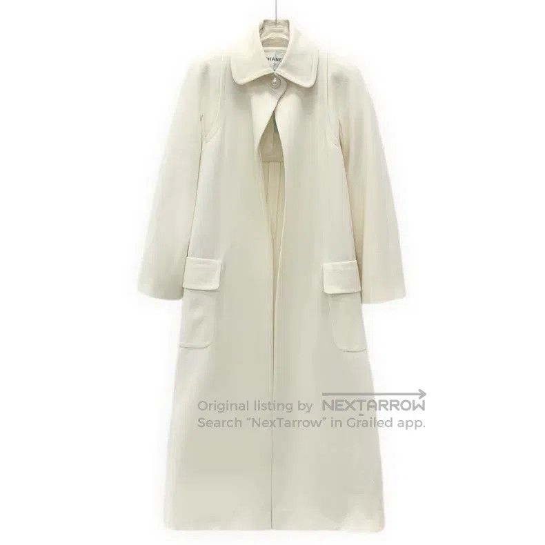 Chanel Chanel Beige acrylic crystal buckle wool lapel long-sleeve Size XXS / US 00 / IT 34 - 1 Thumbnail