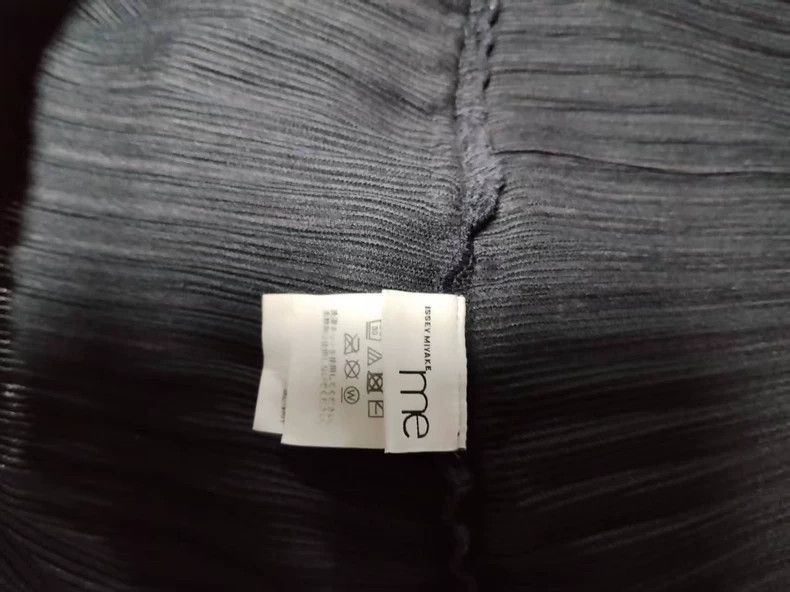 Issey Miyake Issey Miyake size:one size Black pleated cardigan Size S / US 4 / IT 40 - 2 Thumbnail