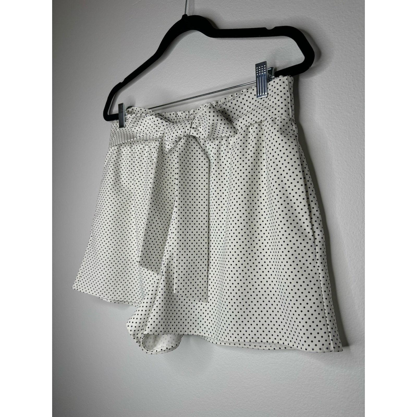 Alice + Olivia Alice + Olivia Linn Mini Dot Cream Shorts Size L Size 32" / US 10 / IT 46 - 2 Thumbnail