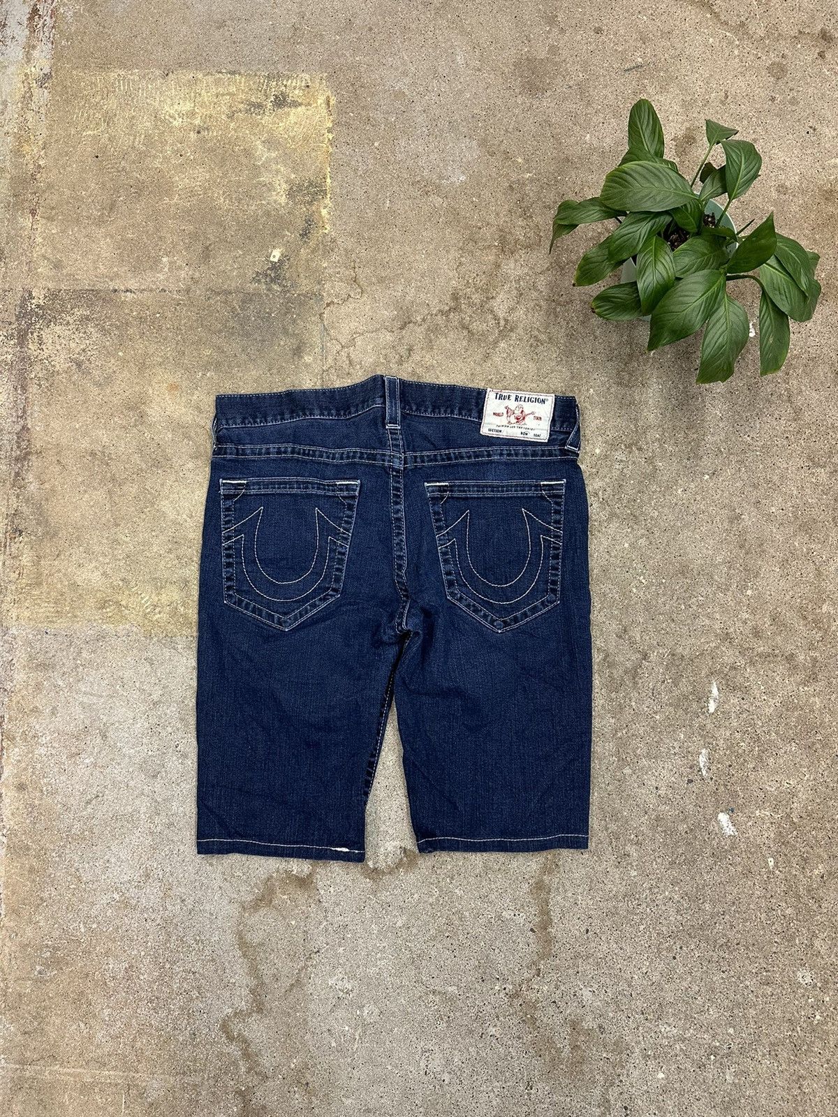 True Religion Vintage True Religion Dark Wash Denim Shorts Size 38 Size US 38 / EU 54 - 2 Thumbnail