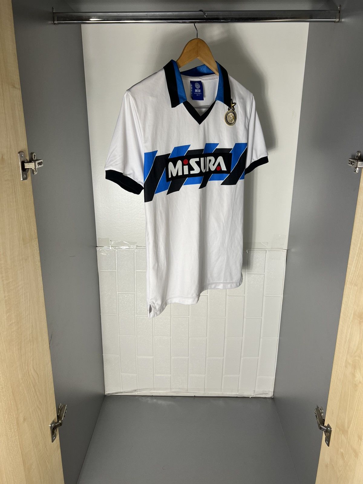 Vintage VERY RARE INTER MILAN ITALY SOCCER JERSEY RETRO BLOKE 90s Size US S / EU 44-46 / 1 - 5 Thumbnail