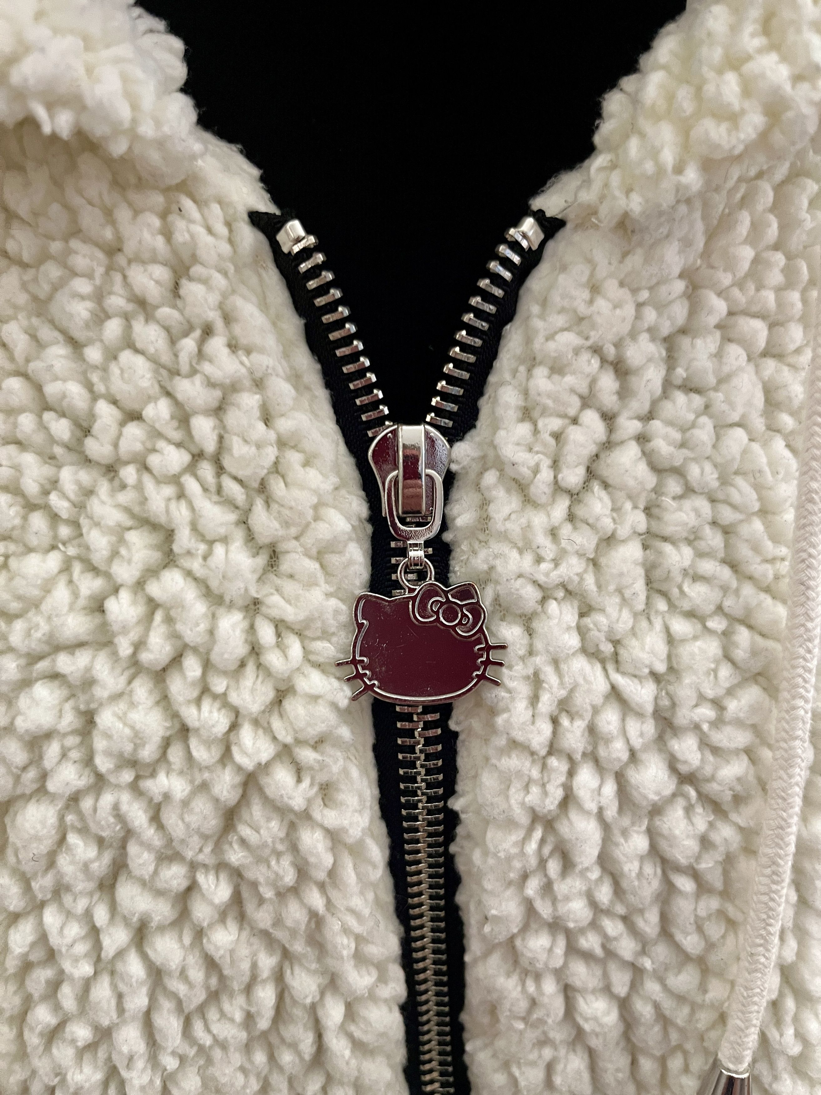 Dolls Kill Dolls Kill x Hello Kitty Sherpa Ears D-Ring Hoodie M Size M / US 6-8 / IT 42-44 - 4 Thumbnail