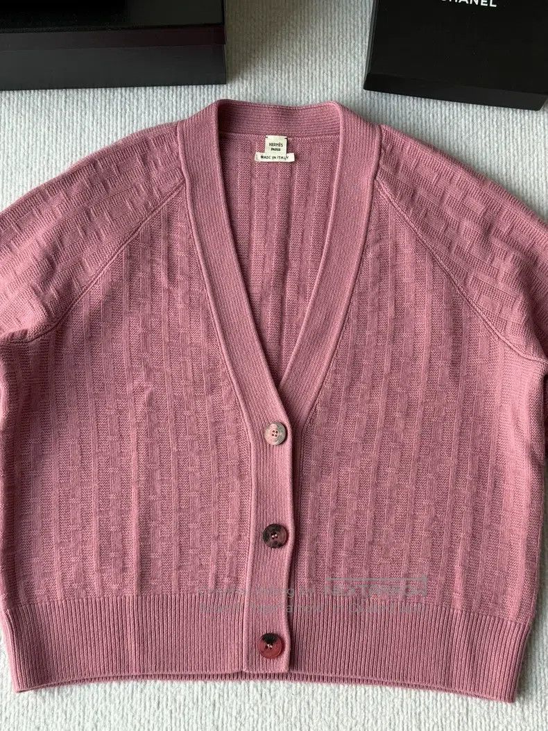 Hermes Hermes Fuchsia H Letter 100% Cashmere Cardigan Size XS / US 0-2 / IT 36-38 - 2 Thumbnail