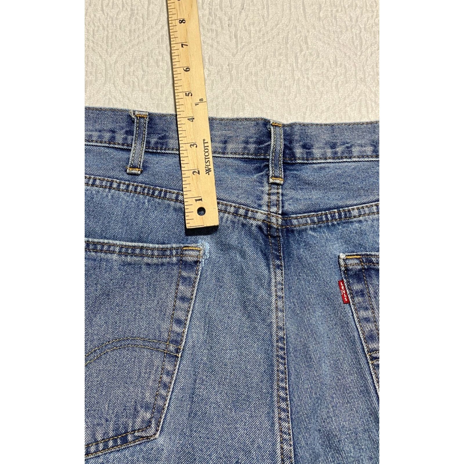 Levi's Levi's 550 Jean Shorts Men 40×11 Blue Hemmed Denim Bermuda 5-Pocket Relaxed Regular Adult Medium Blue Jeans Size US 40 / EU 56 - 2 Thumbnail