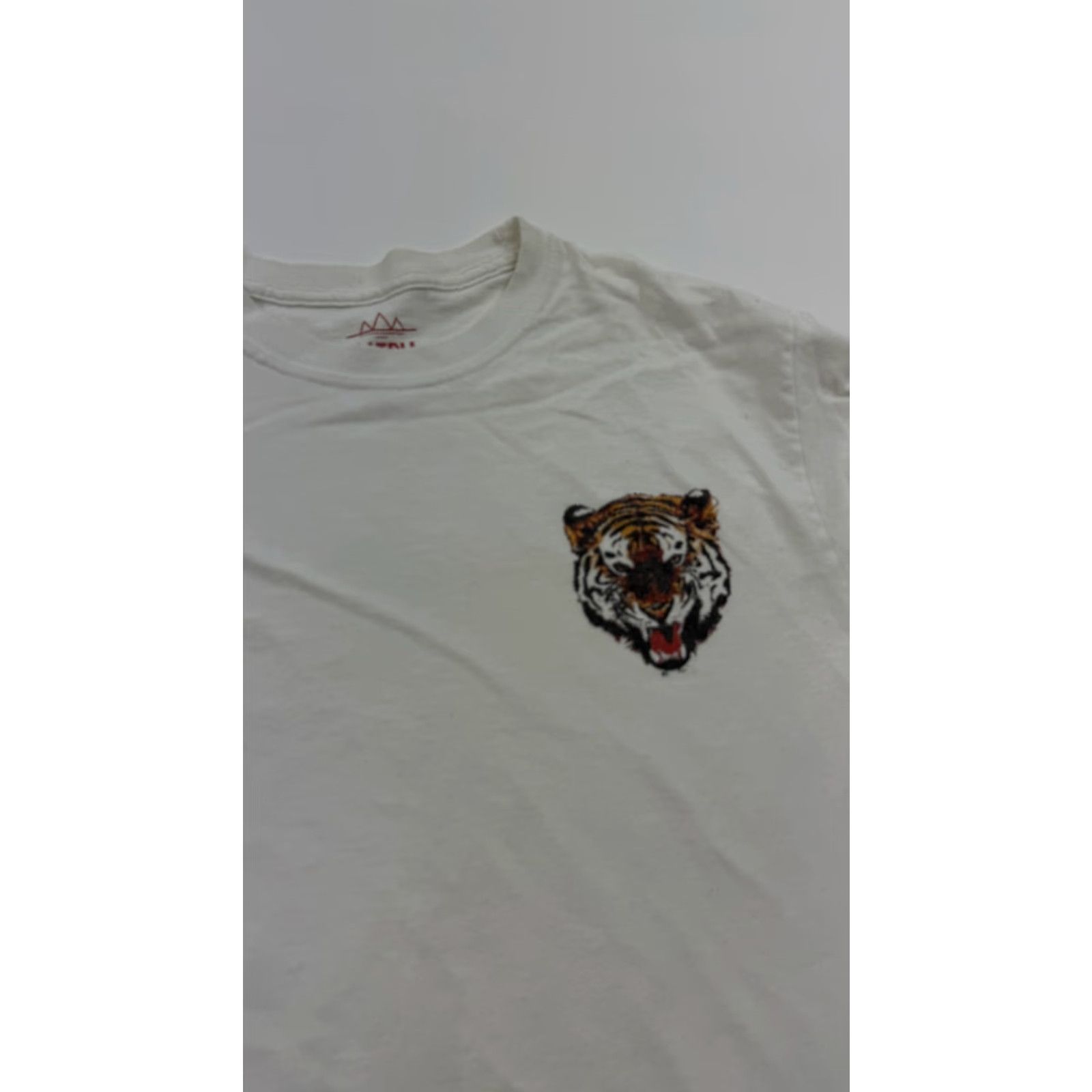Vintage Altru Shirt Mens Medium White Long Sleeve Crewneck Tiger Snake Graphic Print Tee Size US M / EU 48-50 / 2 - 5 Thumbnail