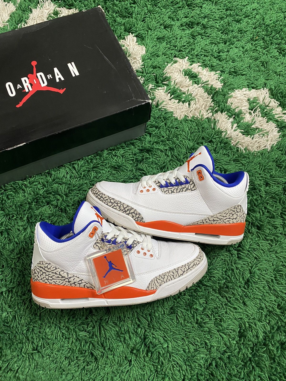 knicks color jordans