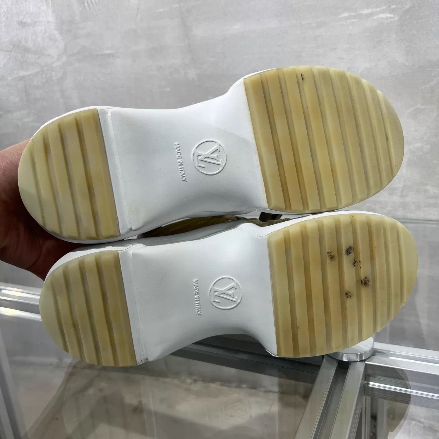 Louis Vuitton Louis Vuitton White Monogram Bow Dad Sneaker UK2 / 36 Size US 5.5 / IT 35.5 - 8 Thumbnail