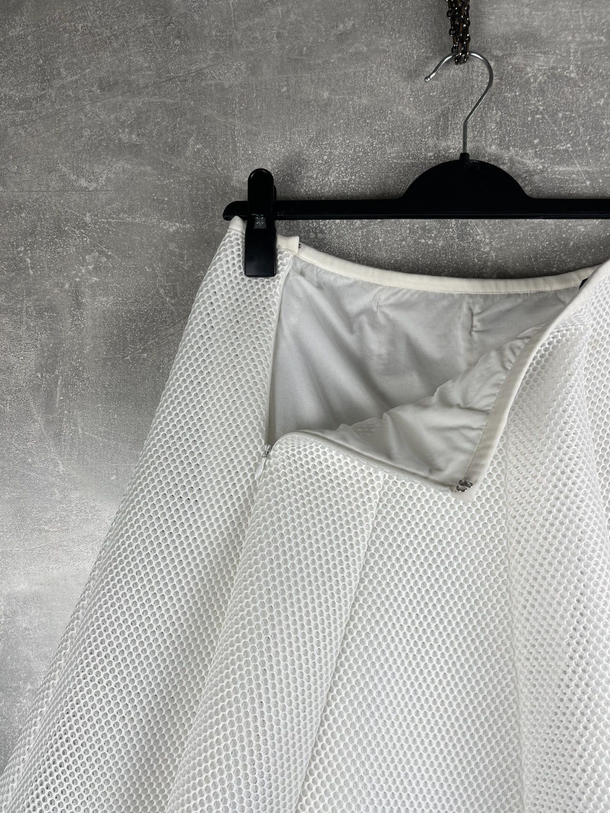 Moncler Moncler Rare White Textured Mesh Flared A Line Skirt Size 30" / US 8 / IT 44 - 11 Thumbnail