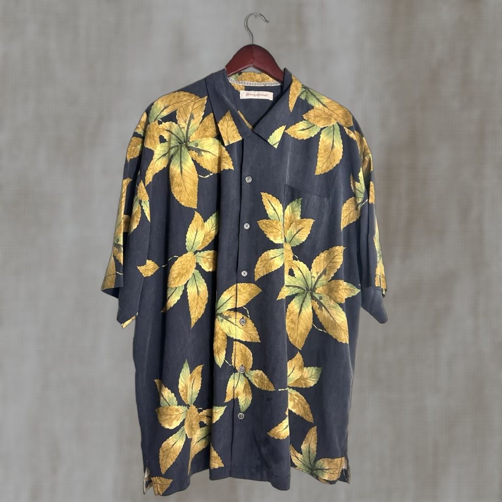 Tommy Bahama VINTAGE Tommy Bahama Mens 2XL Black Silk Button-Up Hawaiian Shirt Casual Mens Shirt Hawaiian 90s? Size US XXL / EU 58 / 5 - 1 Thumbnail