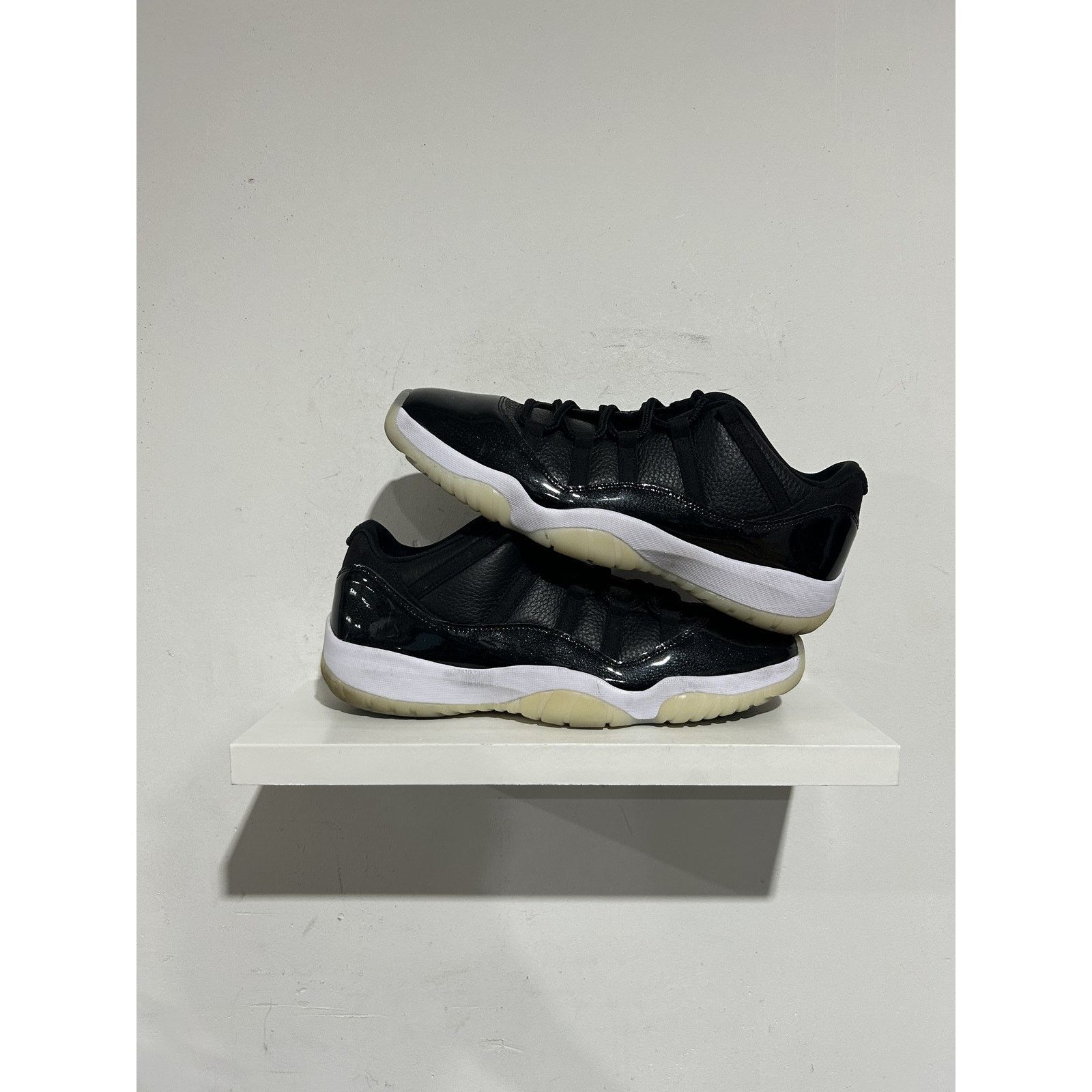 Nike NIKE JORDAN 11 LOW 72-10 SIZE 14 PREOWNED Size US 14 / EU 47 - 1 Thumbnail
