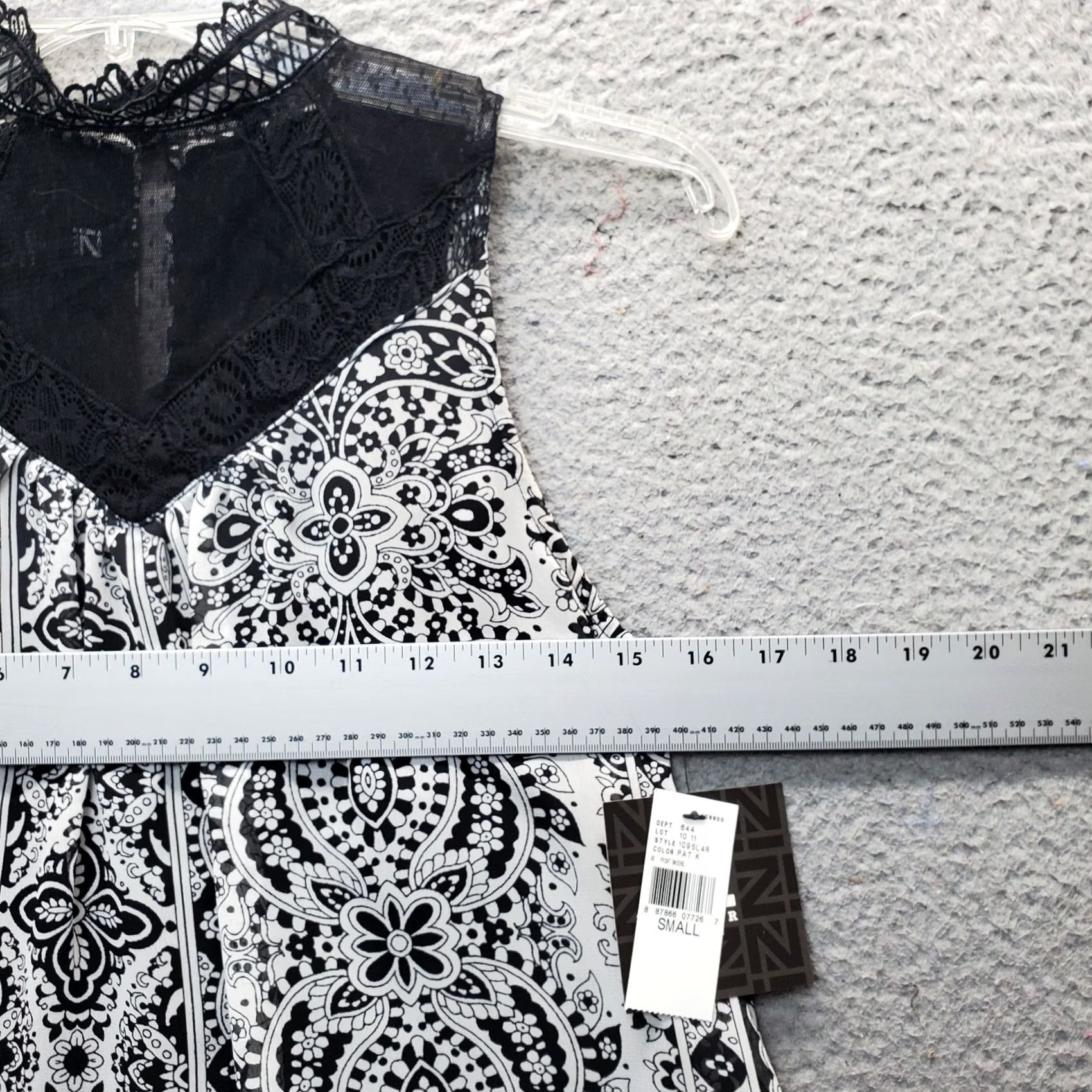 Vintage IZ Byer Women’s Swing Top S Multi Paisley Lined Crochet Lace Detail Keyhole Back Casual Shirt Size S / US 4 / IT 40 - 4 Thumbnail