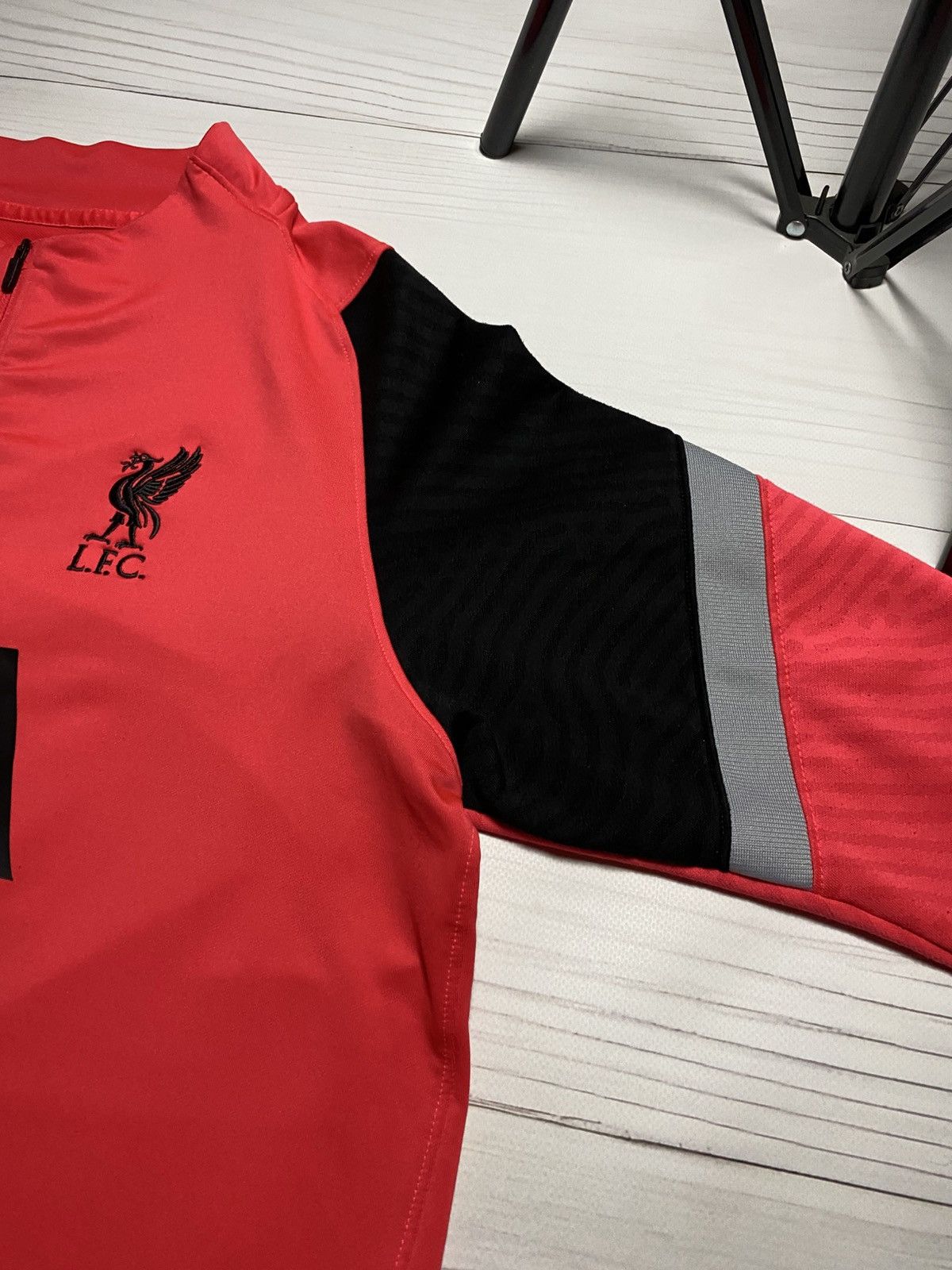 Nike Nike Liverpool 2020/21 training AXA soccer longsleeve jersey Size US L / EU 52-54 / 3 - 10 Thumbnail