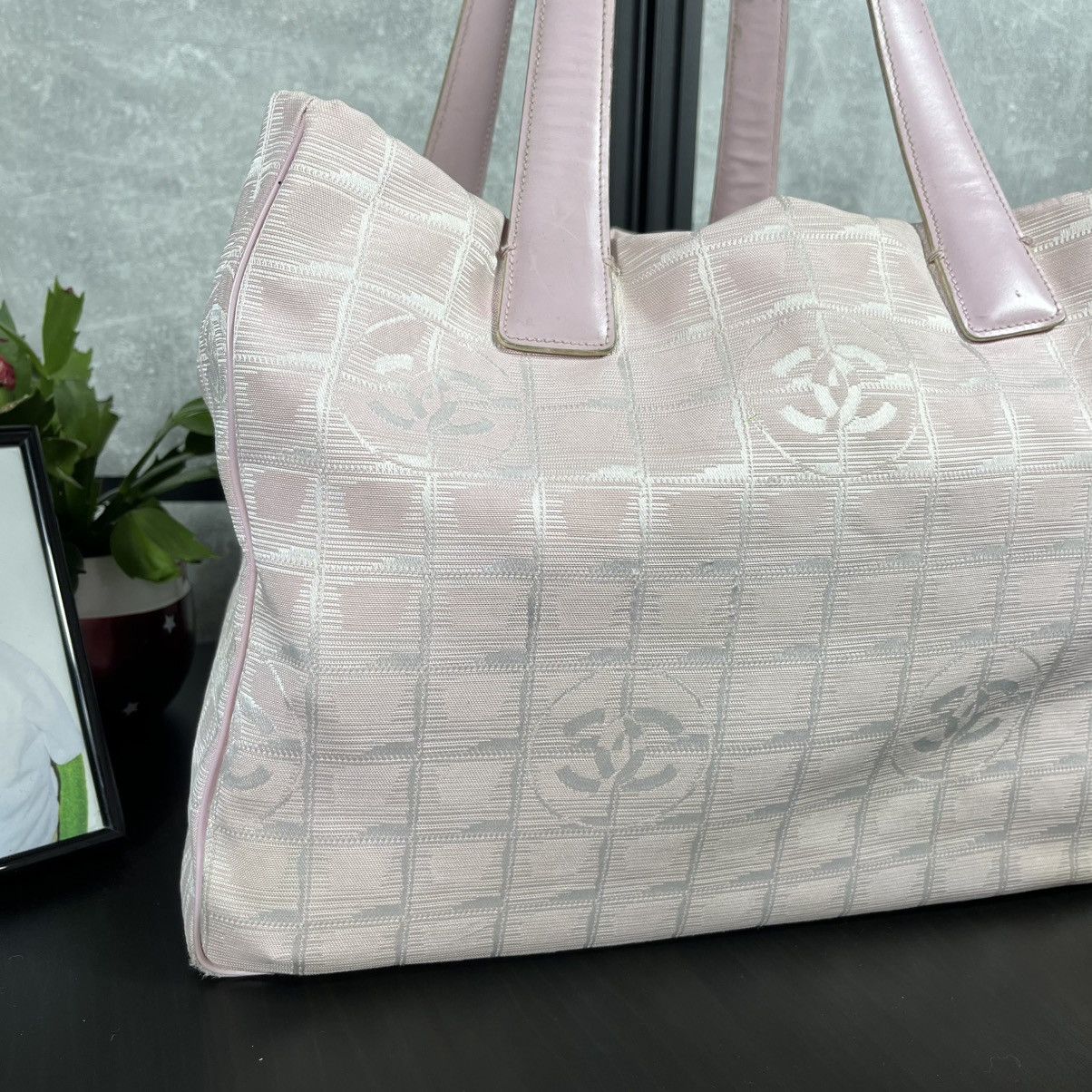 Chanel CHANEL ALIGNE PINK TRAVEL LINE NYLON TOTE BAG HAND BAG RARE Size ONE SIZE - 4 Thumbnail