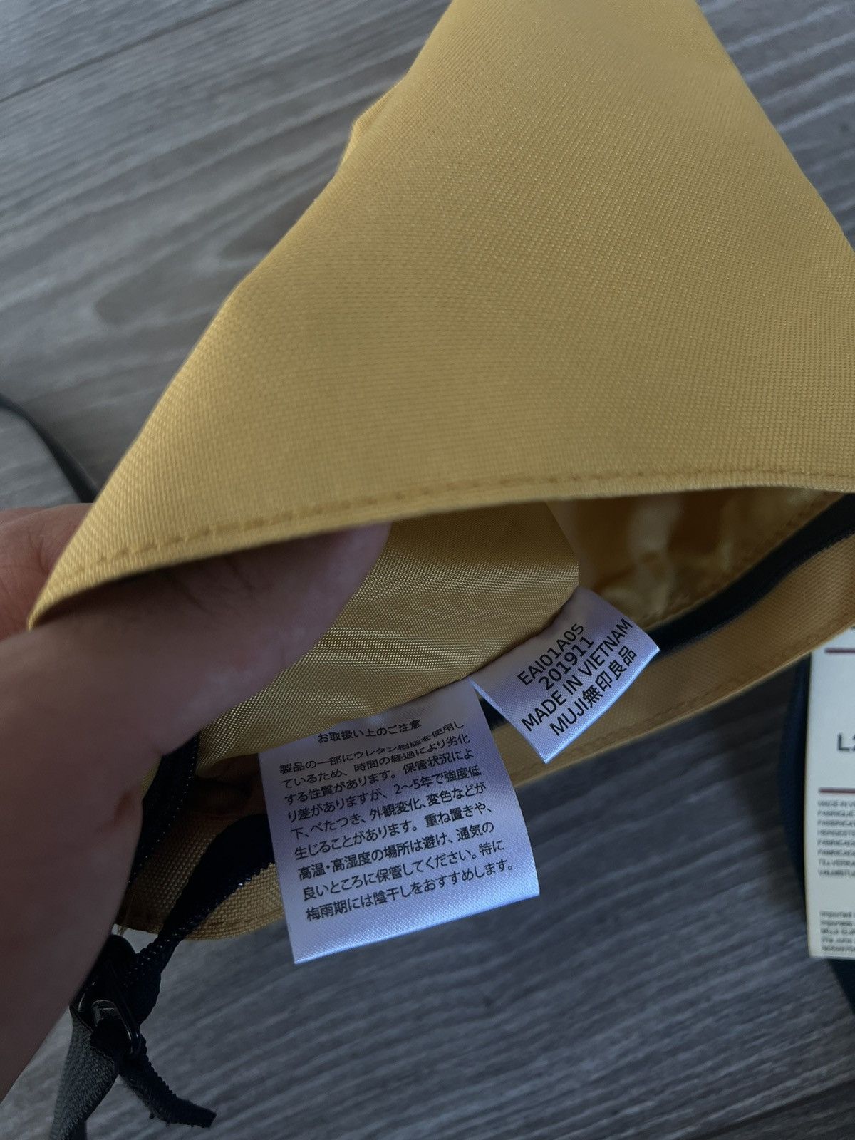Designer × Japanese Brand ‼️Archival New With Tags Sacoche Muji Waterproof Cross Bag‼️ Size ONE SIZE - 10 Thumbnail