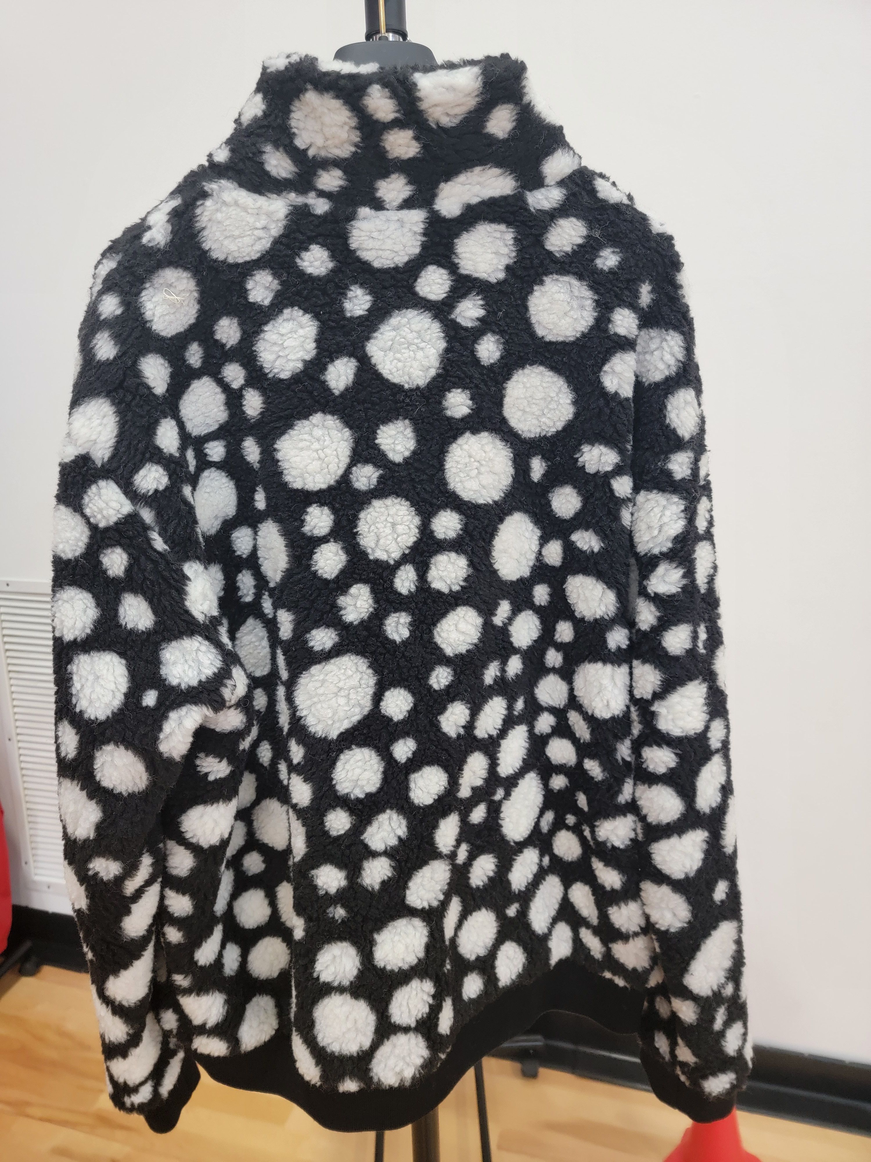 Louis Vuitton Louis Vuitton - LV x YK Infinity Dots Fleece Blouson Size US XL / EU 56 / 4 - 2 Thumbnail