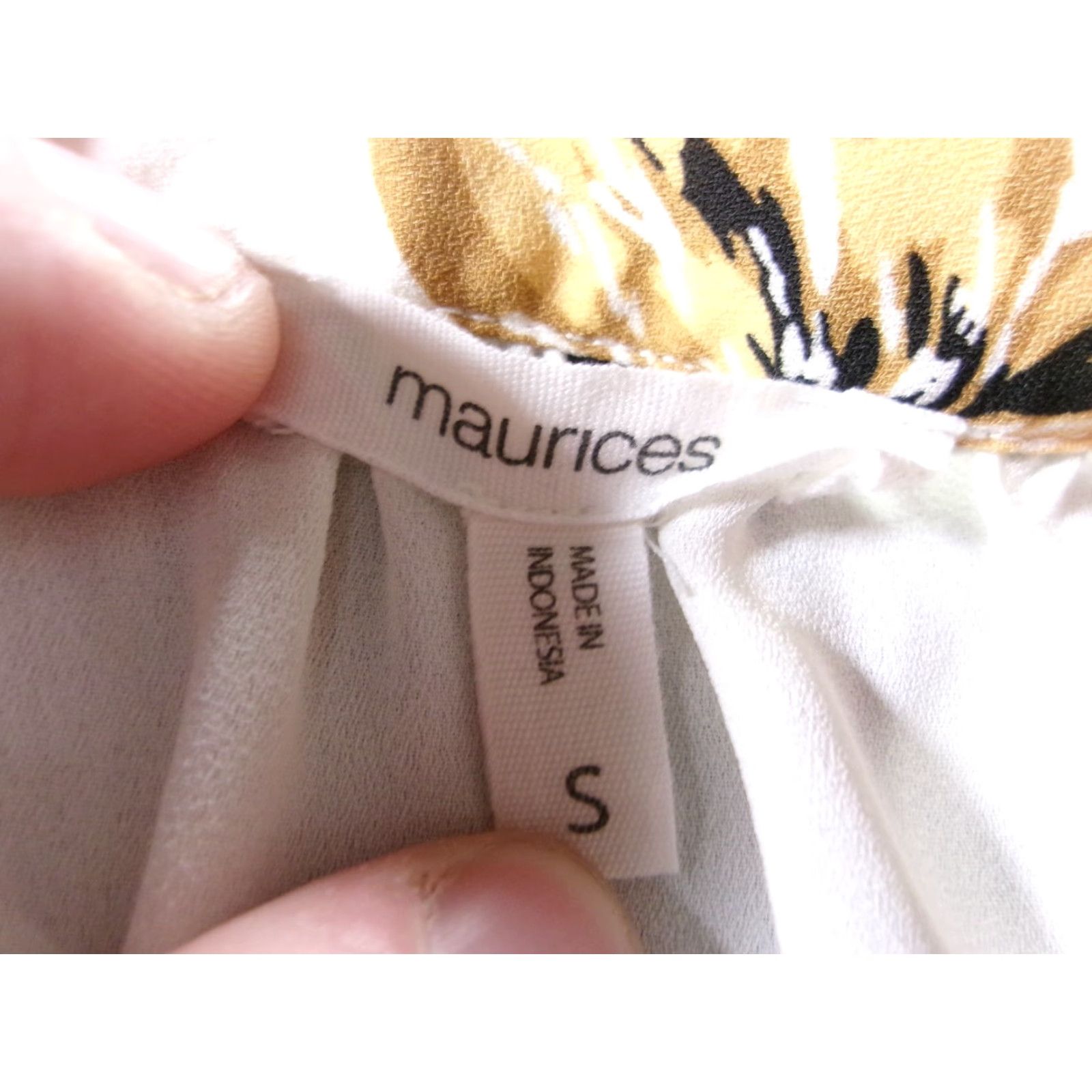Vintage Maurices Shirt Women Small White Floral 3/4 Sleeve Tunic Boho Coastal Western V-Neck Bell Lace Trim 100% Polyester Floral Pattern Womens Size S / US 4 / IT 40 - 6 Thumbnail