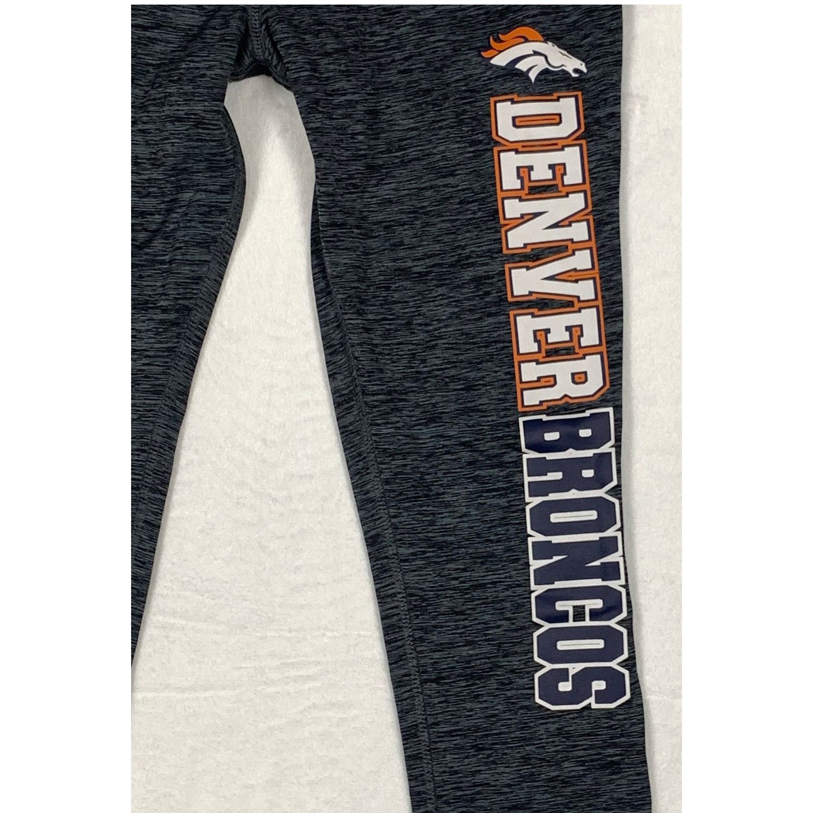NFL NFL Denver Broncos Leggings Teen Medium (7/9) Gray Black Size 27" / US 4 / IT 40 - 4 Thumbnail