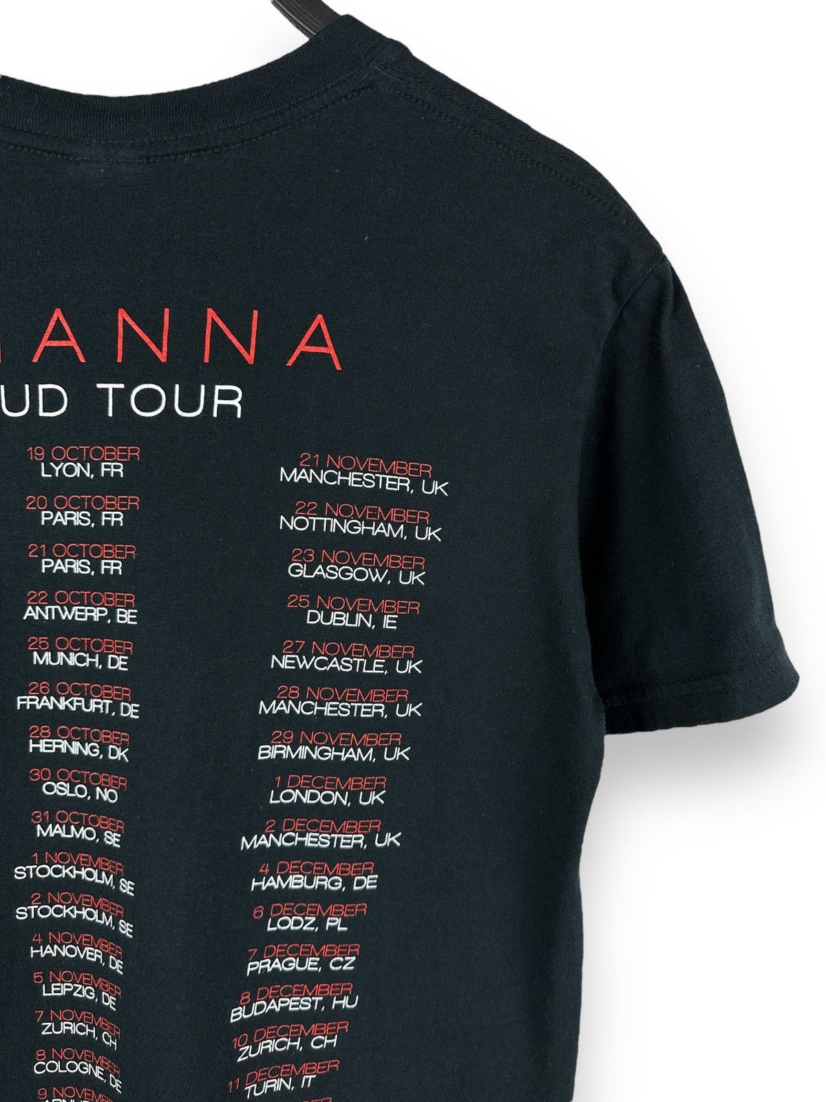 Rihanna Vintage 2011 Rihanna Loud Tour T-Shirt Women’s Size S Size S / US 4 / IT 40 - 12 Thumbnail