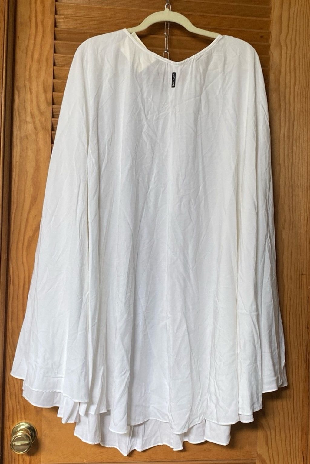 Armani Exchange Women's A|X Armani Exchange White Cape/Poncho Size 6 Size M / US 6-8 / IT 42-44 - 1 Thumbnail