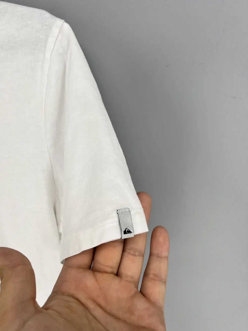 Band Tees Vintage Quiksilver T-Shirt Size S White Surf Skateboard y2k Size US S / EU 44-46 / 1 - 8 Thumbnail