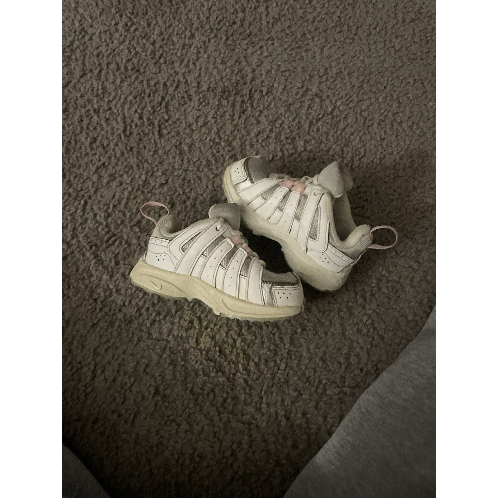 Nike Size 5c-Nike Air Max P2 Toddler Shoes White Pink 386609-061 Size US 5 / EU 37 - 3 Thumbnail