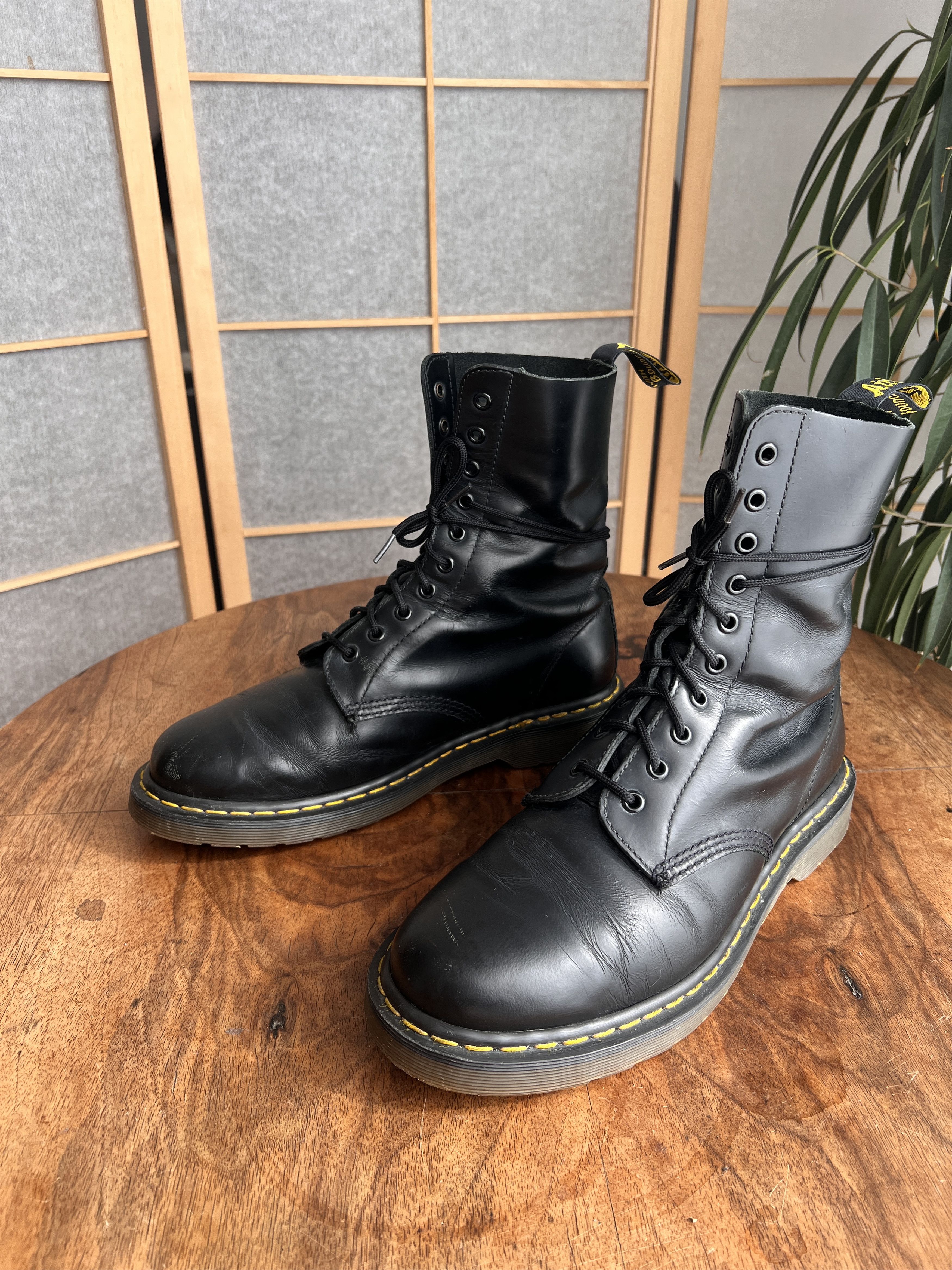 Dr. Martens Crazy! Dr. Martens 1490 Black Leather Lace Up boots 10 eye Size US 9.5 / EU 42-43 - 16 Thumbnail