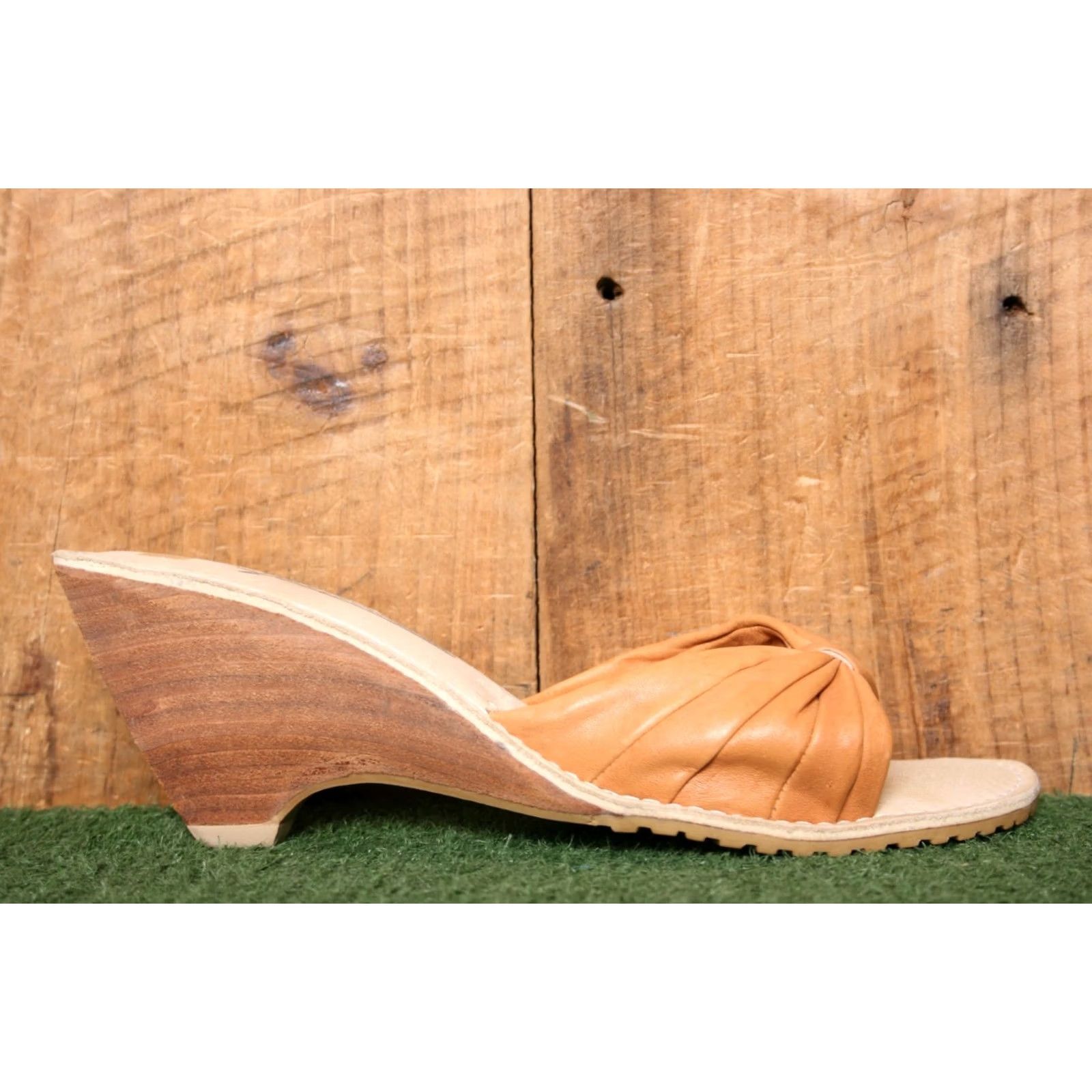 Vintage VINTAGE Footworks Sandal Womens Leather Tan 2.75" Wedge Sz. 8.5 M Slide Footworks Tan Leather Sandals Wedge Slip On Shoes Women 8.5 M Size US 9 / IT 39 - 2 Thumbnail