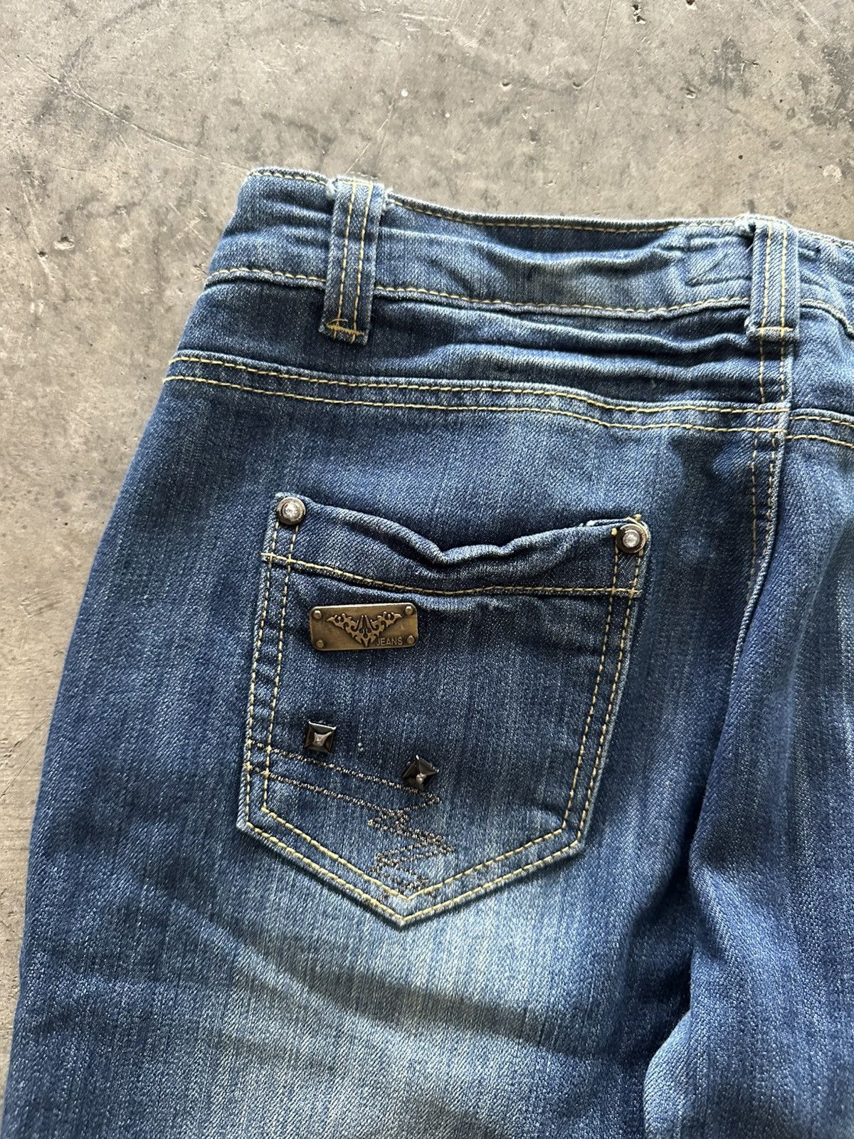 If Six Was Nine × Japanese Brand × Le Grande Bleu (L.G.B.) Japanese Y2K The Cove Whisker Wash Flared Jeans Size 30" / US 8 / IT 44 - 10 Thumbnail