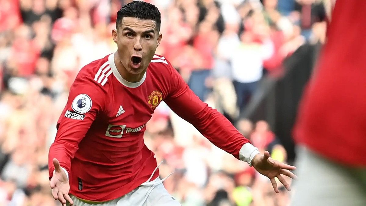 Adidas Manchester united 21/22 L/S player issue shirt#7 Ronaldo Size US M / EU 48-50 / 2 - 10 Thumbnail