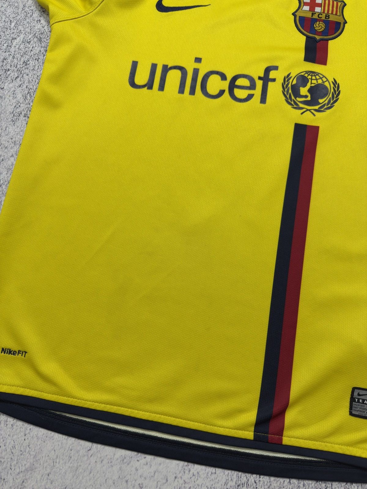 Nike NIKE BARCELONA 2008 2009 AWAY FOOTBALL SHIRT SOCCER JERSEY Size US S / EU 44-46 / 1 - 5 Thumbnail