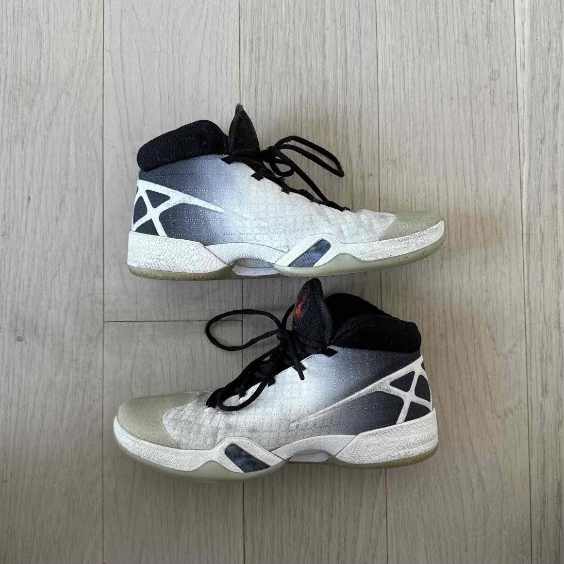 Jordan Brand Jordan 30 White Wolf Grey Size US 10.5 / EU 43-44 - 1 Thumbnail