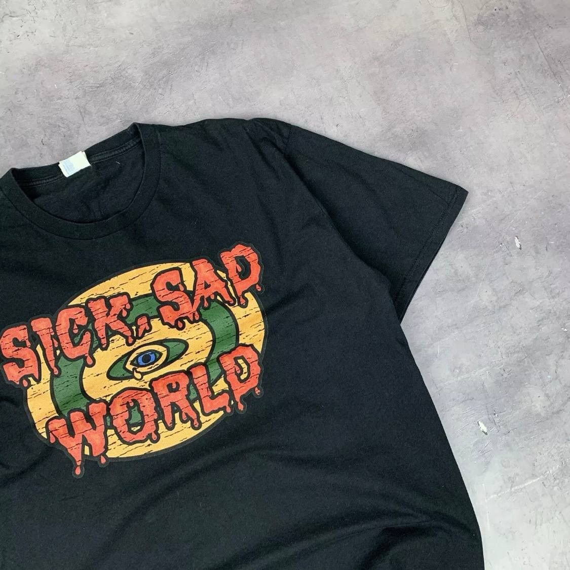 Band Tees Rare! Sick Sad World Band Tee Big Logo 00s Vintage Size US XL / EU 56 / 4 - 5 Thumbnail