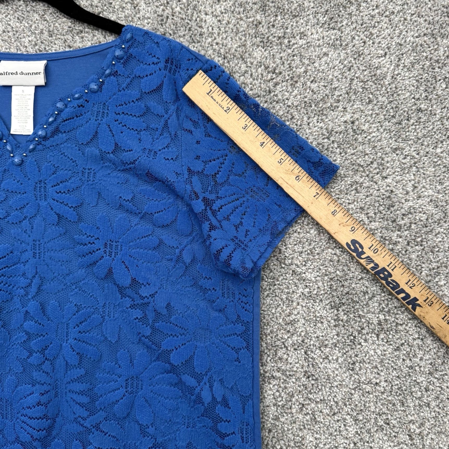 Vintage Alfred Dunner Blouse Shirt Women S Blue Floral Lace Beaded Boho Top 2010 V-Neck Short Sleeve Pullover Casual Office Elegant Size S / US 4 / IT 40 - 3 Thumbnail