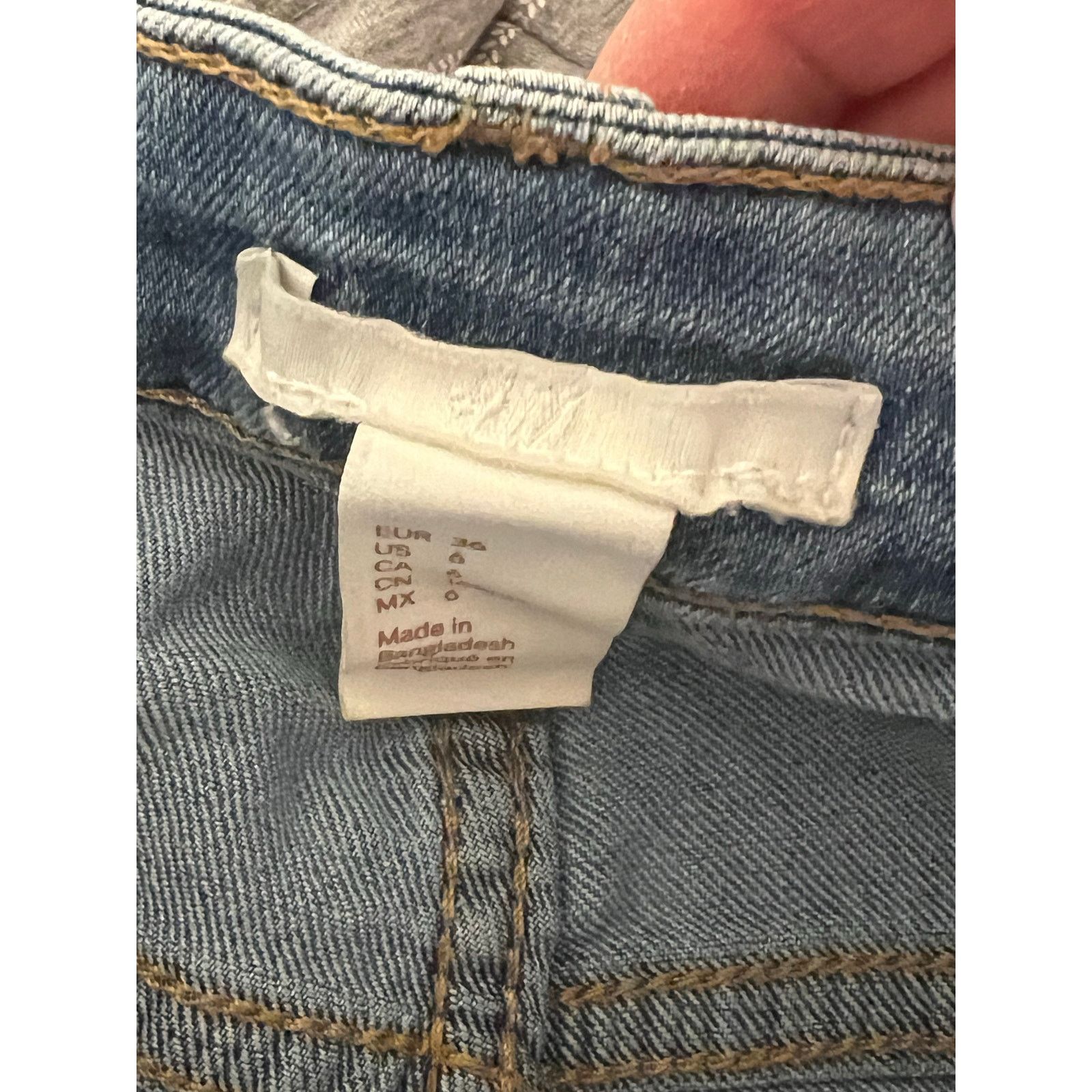 H&M H & M medium wash denim shorts midrise Size 6 Size 28" / US 6 / IT 42 - 3 Thumbnail