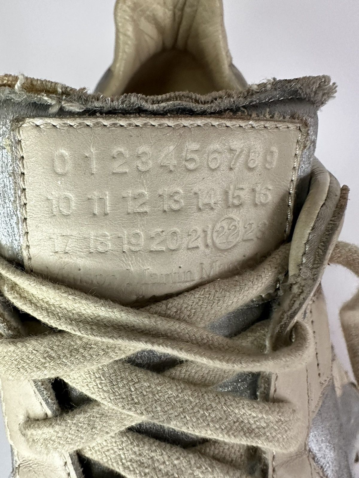 Maison Margiela MAISON MARGIELA CLASSIC REPLICA SNEAKER Size 39 EU Size US 6.5 / EU 39-40 - 9 Thumbnail