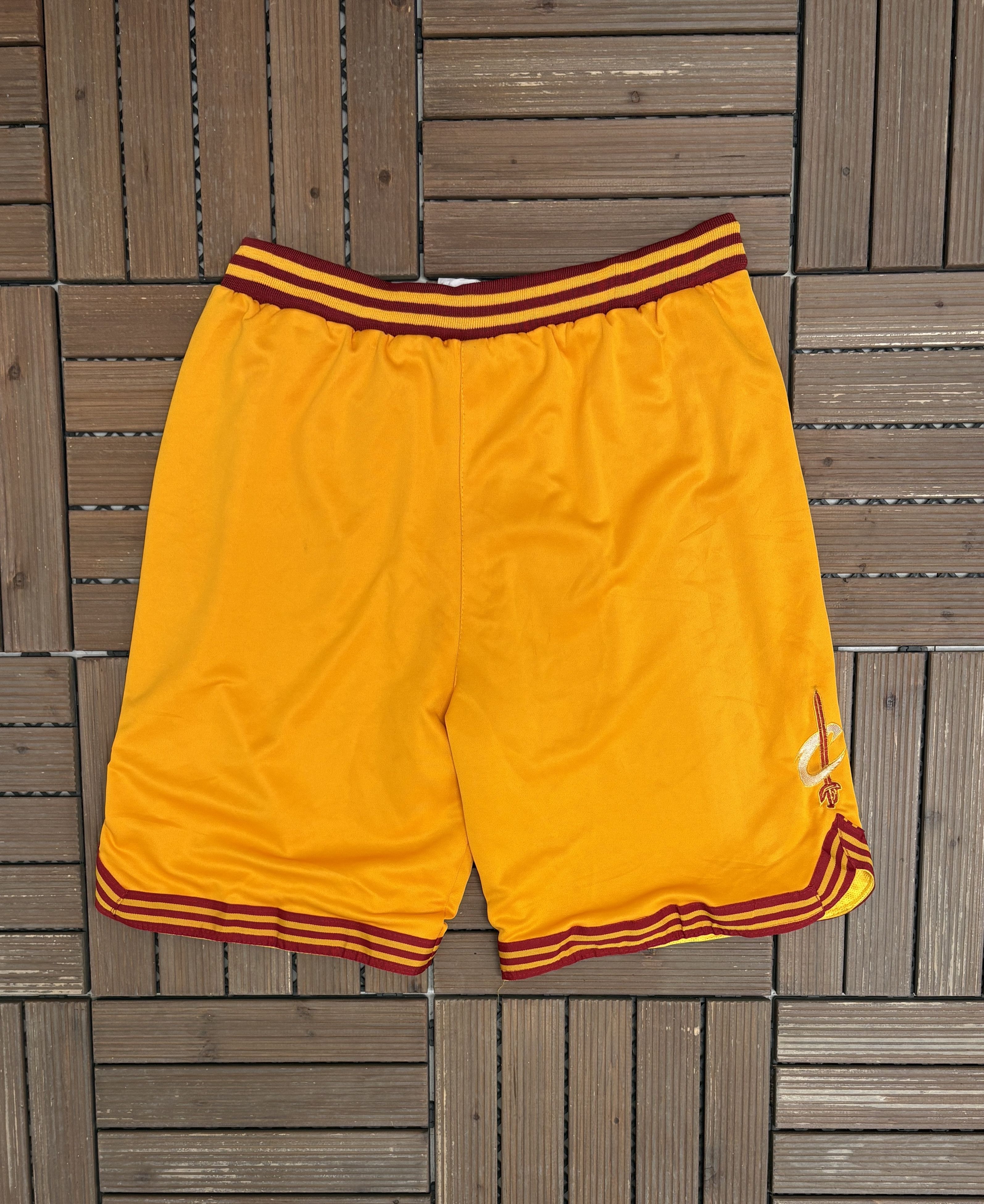 Vintage Cleveland Cavaliers Kyrie Irving Vintage Basketball Shorts Size US 34 / EU 50 - 4 Thumbnail