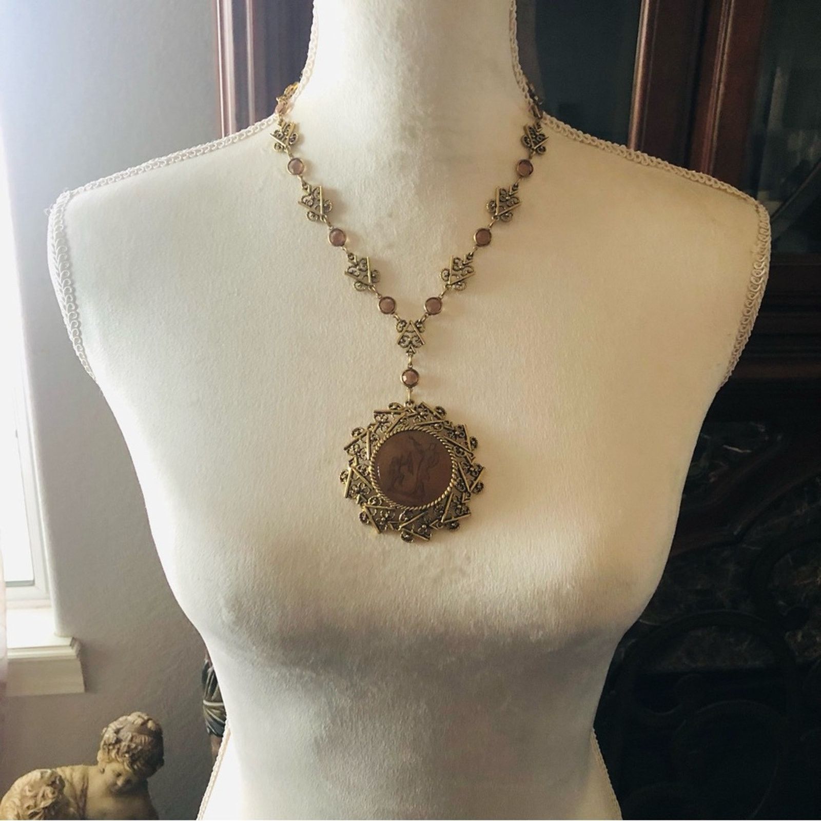 Vintage Vintage Goldette large glass intaglio Cupid cameo necklace Size ONE SIZE - 6 Thumbnail