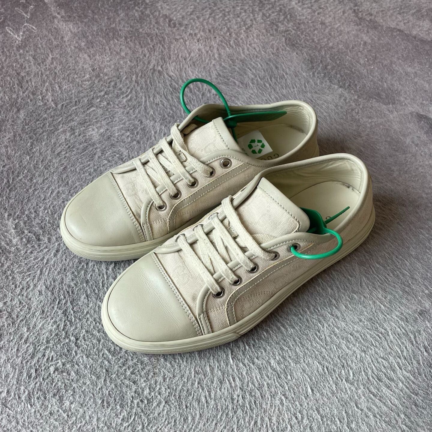 Gucci Gucci Canvas Printed White Lowtop Sneakers 37 Women Size US 6.5 / IT 36.5 - 1 Thumbnail