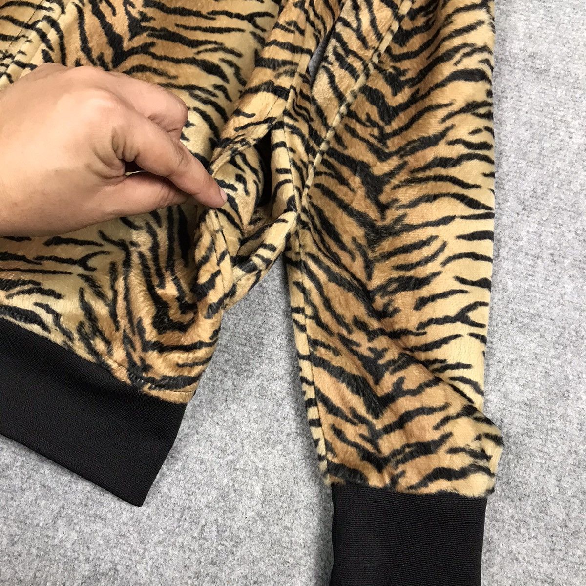 If Six Was Nine × Japanese Brand × Le Grande Bleu (L.G.B.) JAPANESE STYLE FUR HOODIES TIGER STYLE JACKET Size US M / EU 48-50 / 2 - 6 Thumbnail