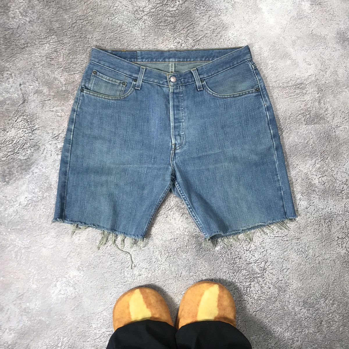 Vintage Vintage 90s Levis Cutoff Shorts Thrashed Distressed Y2K 36 Size US 36 / EU 52 - 1 Thumbnail