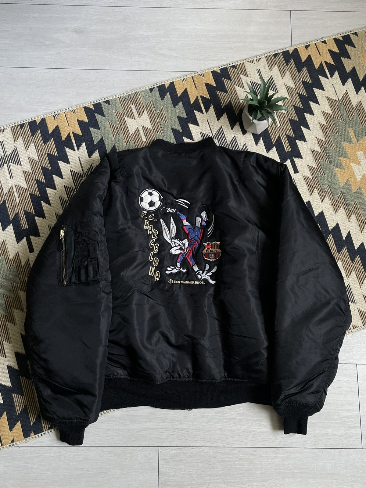 Warner Bros ❗️RARE❗️Vintage F.C. Barcelona Warner Bros MA-1 Flyers Bomber Size US M / EU 48-50 / 2 - 1 Thumbnail
