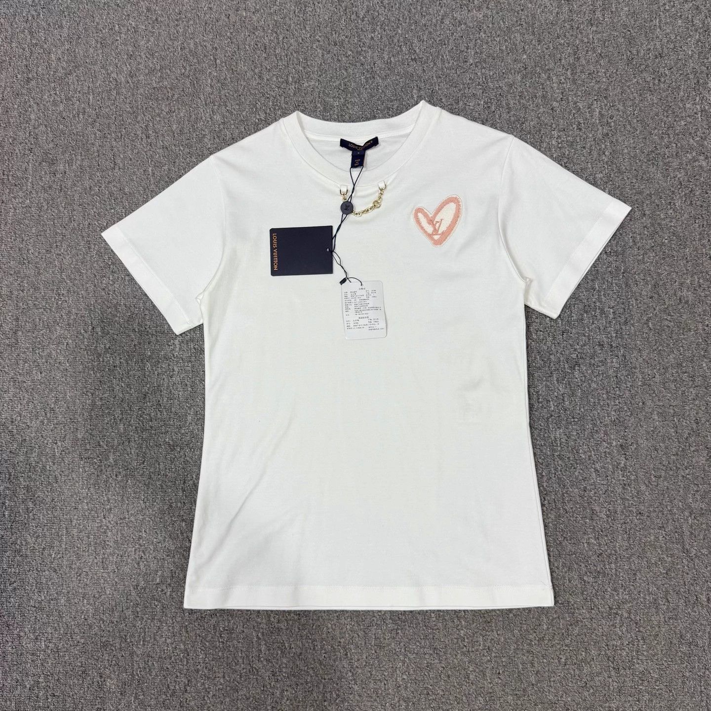 Louis Vuitton LV white heart patch short tee new with tags S Size S / US 4 / IT 40 - 1 Thumbnail